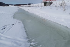 氷が薄くなって危険な場所の写真