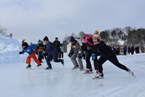 スケート大会の画像